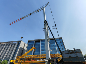 Grúa Torre Compacta de 2 Toneladas con Función de Autoerigimiento, Motor de Alta Eficiencia para Proyectos de Construcción Urbana - Product Image 6