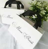 Sac cadeau promotionnel en papier de Noël Sacs à provisions en papier avec logo personnalisé avec poignée en ruban pour mariage