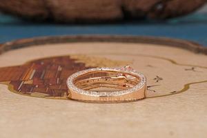 Anillo Redondo Elegante para el Dedo Anímero con Engaste Abierto, Anillo de Diamantes Hecho a Mano, Joyería Brillante con Diseño Atemporal - Product Image 3