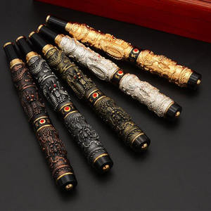 Pluma Estilográfica de Tinta Negra con Diseño de Dragón Dorado y Perla Verde Antigua, con Estuche de Regalo - Product Image 4