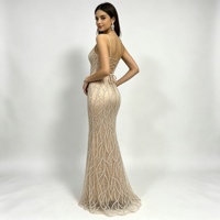 Robe de soirée sirène champagne à fines bretelles, avec soutien-gorge intégré, décolleté plongeant en V, entièrement ornée de strass, corset en maille perlée et dentelle