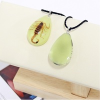 Mode éternel insecte collier séché insecte collier goutte d'eau lueur insecte ambre pendentif collier bijoux cadeau pour les femmes