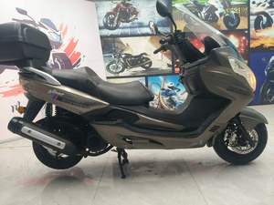 Scooter à essence Longjia de grande taille avec moteur monocylindre à frein à disque avant fabriqué dans le Jiangsu en Chine - Product Image 1