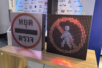 EN12966 pour VMS P10 LED affichages de signalisation numérique pour la publicité de toit de trafic centre commercial magasin de détail métro utiliser le texte SDK
