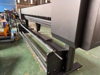 Imprimante jet d'encre éco-solvant automatique 3,2 m avec 2 têtes d'impression I3200-E1 pour impression de bannières flexibles, vinyle et films adhésifs
