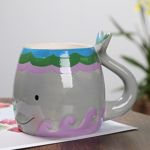 Venta al por mayor de fábrica: Tazas de porcelana de hueso con forma 3D creativas y únicas de dibujos animados (zorro, cisne, ballena, animal), 500ml, ecológicas y reutilizables, con bolsa de papel. - Product Image 3