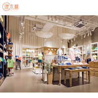 Mobilier de magasin de vêtements pour enfants artistique sur mesure Construction robuste et matières premières Stand d'exposition de vêtements personnalisé