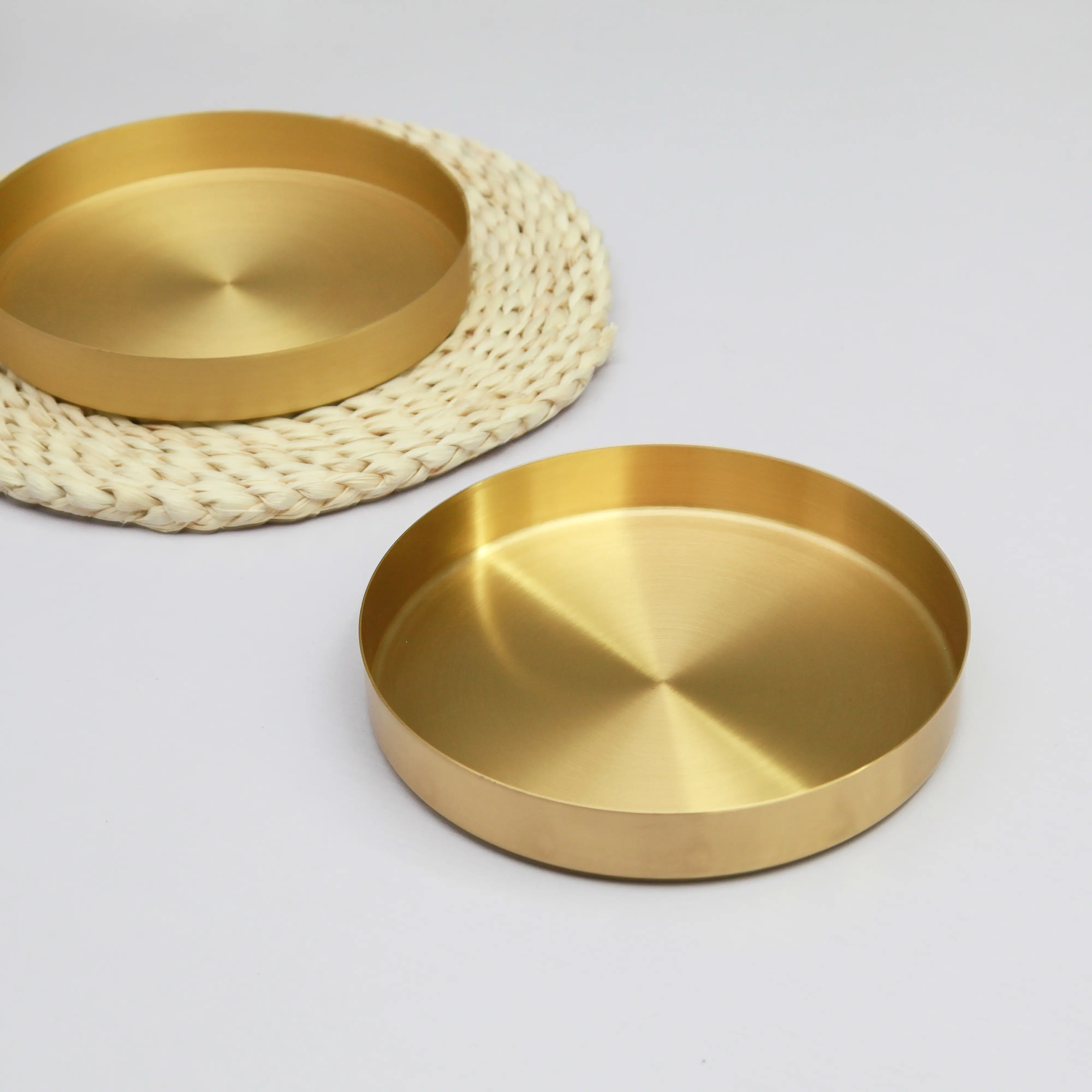 MAXERY Modern Satin Brass Round Tray Metal Jewelry Tray Tabletop Display Plates Cosmetics Storage Tray with Different Size