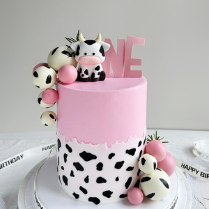 Bebé vaca muñeca de goma suave Zodiaco vaca pastel de cumpleaños para niños decorado con bolas en blanco y negro pastel Topper proveedores - Product Image 3