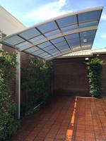 Abri de voiture double en aluminium et polycarbonate résistant à la neige et à la grêle, avec toit incurvé, pour le stationnement hivernal des villas