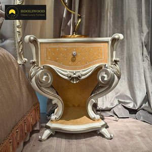 Mesita <span class=keywords><strong>de</strong></span> <span class=keywords><strong>Noche</strong></span> Clásica <span class=keywords><strong>de</strong></span> Lujo <span class=keywords><strong>de</strong></span> Estilo Francés en Blanco <span class=keywords><strong>y</strong></span> Dorado con Tallado <span class=keywords><strong>y</strong></span> Forma Curva para Dormitorios <span class=keywords><strong>de</strong></span> Villas - Product Image 2