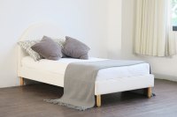 Cama Plataforma Nórdica Beige Tapizada con Tela Suave, Tamaño Queen, Estructura Acolchada, Personalizable para Apartamentos y Hoteles