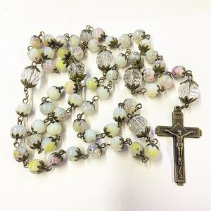 Collar con colgante de <span class=keywords><strong>cruz</strong></span> de Jesús y cielo estrellado, collar con cuentas de perlas redondas de 8mm - Product Image 5