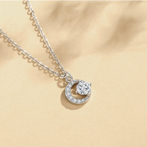 Elegante collar de moissanita de luna con cristales brillantes Cadena de plata esterlina para uso diario romántico ocasiones especiales - Product Image 1