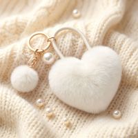 Porte-clés Cœur en Fausse Fourrure Douce et Moelleuse avec Pompon Perlé, Pendentif de Sac, Breloque de Sac en Peluche Pastel, Accessoires