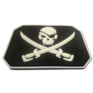 แผ่นแปะยางพีวีซีแบบนิ่มรูปหัวกะโหลก 3 มิติ ใบมีดคู่ เป็นมิตรกับสิ่งแวดล้อม พร้อมตะขอเกี่ยว  โลโก้สั่งทำได้สำหรับเสื้อผ้า - Product Image 6