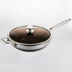 JOYOUS - Vente <span class=keywords><strong>en</strong></span> gros usine - Woks et poêles <span class=keywords><strong>en</strong></span> acier inoxydable <span class=keywords><strong>18</strong></span>/<span class=keywords><strong>10</strong></span> antiadhésifs à double nid d'abeille avec couvercle <span class=keywords><strong>en</strong></span> verre trempé et manche long pour gaz - Product Image 6