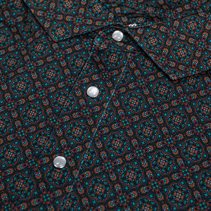 2025 사용자 정의 도매 꽃 인쇄 자수 로고 남자의 폴로 셔츠 폴리에스터 스판덱스 혼방 빠른 건조 남자의 서양 폴로 셔츠 - Product Image 6