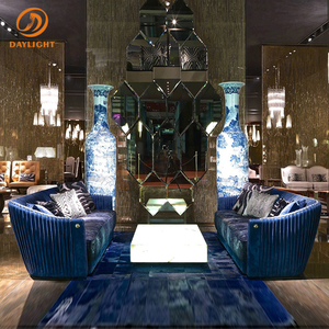 Canapé blanc moderne de luxe avec franges drapées/dossier décoratif plissé et base modulaire, canapé Art Déco haut de gamme pour hall d'hôtel - Product Image 3