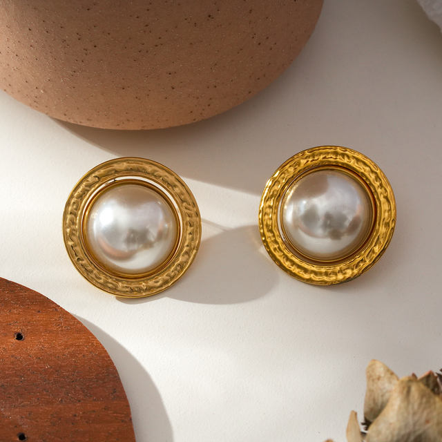 French Minimalist Style Beaded Pearl Accessories, Elegant for Daily Wear. Made of Stainless Steel, Suitable for Women to Wear.