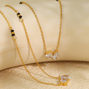 Collar de cristal con forma de gota de agua, cadena dorada, engaste de circonita blanca, para uso diario - Product Image 1