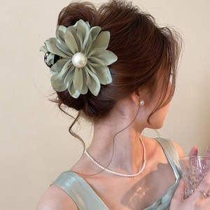 Pinza de Pelo Floral con Perlas, Pinza de Pelo Vintage con Flor de Tela para Mujer, Accesorio para el Cabello para Bodas y Fiestas - Product Image 1