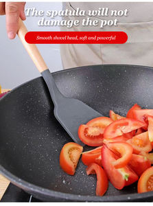 Juego de utensilios de cocina antiadherentes de 19 piezas con mangos de madera y utensilios de silicona - Product Image 3