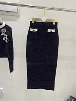 Nouvel ensemble deux pièces élégant pour femme automne-hiver 2026 : haut en maille à sequins et fleurs et mini-jupe – Tenue décontractée de haute qualité