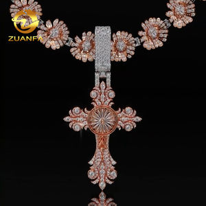 Squisita Collana Daisy con Ciondoli a Croce Personalizzati, Gioielli con Iniziali Iced Out in Moissanite, <span class=keywords><strong>Ciondolo</strong></span> a Catena in Moissanite - Product Image 1