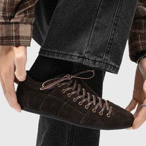 Chaussures de course rétro à lacets de style football, à bout rond, pour hommes, idéales pour une utilisation décontractée au printemps et en automne, chaussures de marche. - Product Image 6