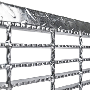Marches d'escalier en <span class=keywords><strong>acier</strong></span> perforé antidérapantes, grilles métalliques perforées antidérapantes en <span class=keywords><strong>acier</strong></span> galvanisé pour escaliers - Product Image 3