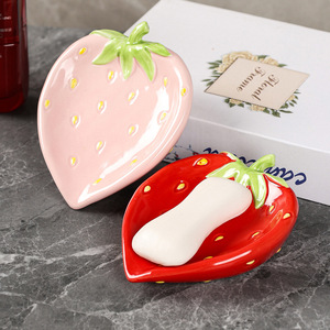 Porte-savon en céramique en forme de fraise, design dessin animé rouge et rose, auto-drainant, rangement pour salle de bain, cadeau décoratif - Product Image 1
