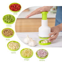 SMILE MOM Mini Handmatige Multifunctionele Groentehakker Plastic Snijder Chili Knoflook Ui Snijder Bloemenpers Kruimelaar