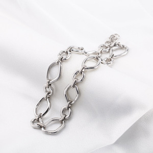 yunnique Geometric Elliptical Link <b>Chain</b> Necklace Unisex Everyday Wear Silver Tone <b>Titanium</b> Steel Clavicle <b>Chain</b> XYN0247 - Product Image 2