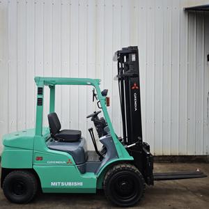 Chariot élévateur d'occasion à vendre Mitsubishi FD35NT 3,5 tonnes Diesel Mât 3 sections Déplacement latéral hydraulique Pneus pleins pour extérieur - Product Image 3