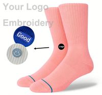 Chaussettes de sport personnalisées brodées Yiwu Focus Stancee pour hommes et jeunes, idéales pour la gym et le basketball, tricotées sur mesure, collection Printemps