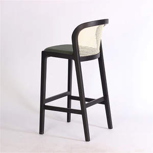 <span class=keywords><strong>Tabouret</strong></span> <span class=keywords><strong>de</strong></span> <span class=keywords><strong>bar</strong></span> en <span class=keywords><strong>bois</strong></span> massif avec dossier en rotin <span class=keywords><strong>noir</strong></span> <span class=keywords><strong>de</strong></span> style <span class=keywords><strong>scandinave</strong></span> moderne Decoout pour restaurant, café, cuisine <span class=keywords><strong>et</strong></span> <span class=keywords><strong>bar</strong></span> à domicile - Product Image 3