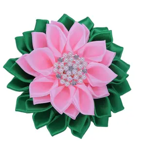 Pin corpete dupla camada verde esmeralda e rosa cetim fita broche flor