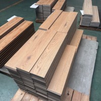 Wasserdichter SPC-Bodenbelag Moderner Luxus-Vinylplanken-Bodenbelag Klicksystem 6mm Umweltfreundliche Fliesen Lagerware für Wohnzimmer