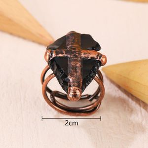 Bague en obsidienne noire naturelle en forme de croix, bijou de mode exquis de style rétro, fait main et ajustable - Product Image 4