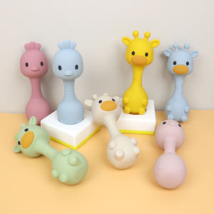 Juguetes de dentición de silicona personalizados sin BPA para bebés, sonajero de martillo de arena, pollito, jirafa, mordedor de silicona para bebés - Product Image 1