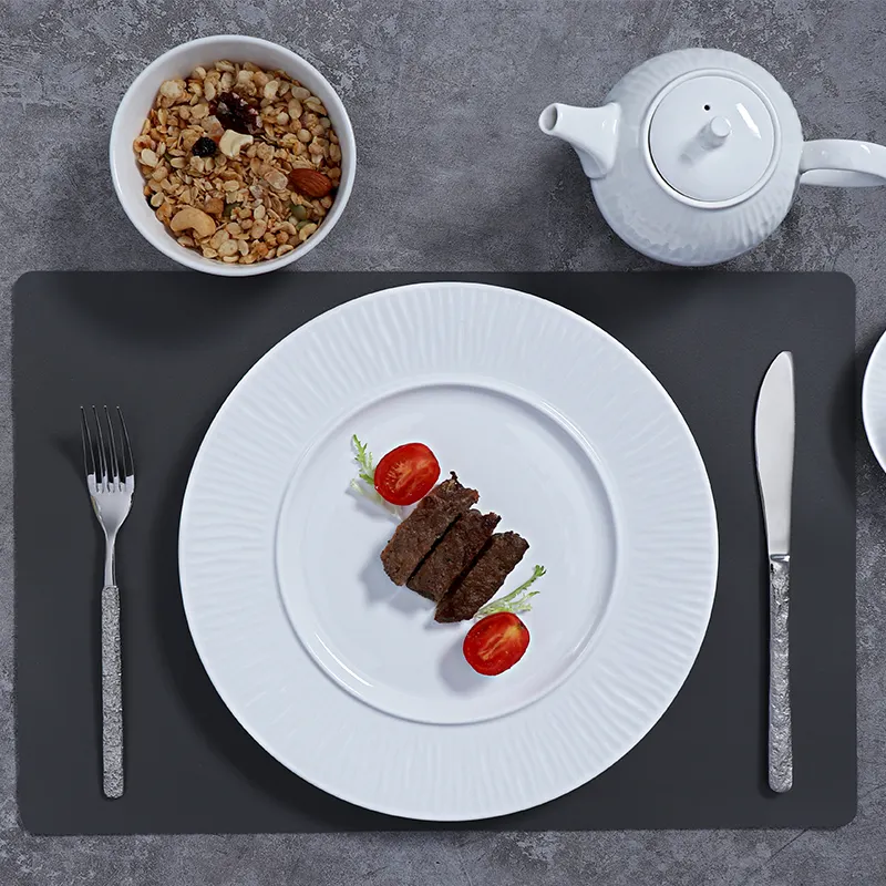 Grosir Set Piring Makan Porselen Mengkilap Peralatan Makan Piring Tembikar Putih Set Alat Makan untuk Restoran Hotel