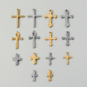 Dije de Cruz Diagonal en Relieve, Chapado en Oro de 18k PVD, Varios Estilos Clásicos, Accesorio Religioso para Hacer Collares - Product Image 6