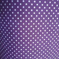Kain Kanvas Twill Martin Ramah Lingkungan 100% Poliester Bermotif Polkadot Putih di Latar Belakang Ungu
