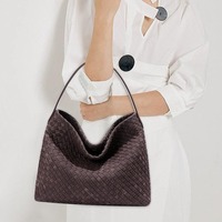 Sac fourre-tout tissé pour femmes, sac à main en cuir vegan tendance, grand sac de plage d'été pour les voyages