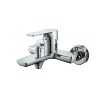 Robinet de salle de bain mural contemporain en laiton chromé avec mitigeur monocommande eau chaude et froide pour baignoire et douche