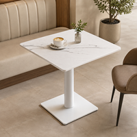 Table à manger, surface en pierre frittée avec piétement doré, mobilier de restaurant, café et bistrot pour salle à manger et bar