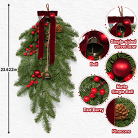 Decoración Navideña Vintage en Forma de Lágrima con 3 Campanas de Cobre, Cinta de Terciopelo Rojo, Piñas y Adornos Artificiales de Plástico para Colgar en la Pared