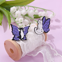 Cartoon Kawaii Lila Schmetterlings flügel Nette Katze Anstecknadel Anime Emaille Pin Einzigartige weiche Metall Revers Brosche Stifte für Kinder