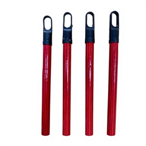 ไม้กวาดคุณภาพสูง 120 ซม. ด้ามไม้เคลือบ PVC สีแดง ผลิตในเวียดนาม พร้อมที่โกยผง - Product Image 1